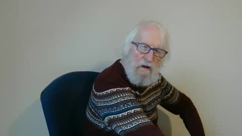 Snapshot of onanister chatting on 02.04.25 Somewhere over the rainbow online show from 02.04.25