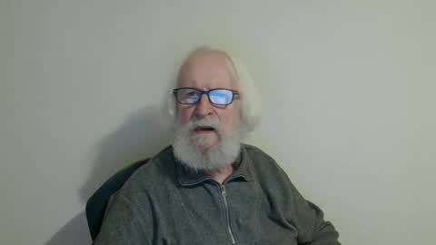 Snapshot of onanister chatting on 02.05.25 Somewhere over the rainbow online show from 02.05.25