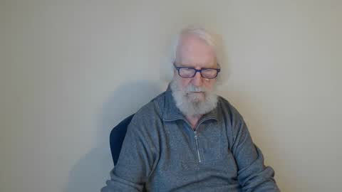 Snapshot of onanister chatting on 02.12.25 Somewhere over the rainbow online show from 02.12.25