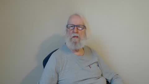 Snapshot of onanister chatting on 02.14.25 Somewhere over the rainbow online show from 02.14.25