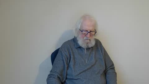 Snapshot of onanister chatting on 02.18.25 Somewhere over the rainbow online show from 02.18.25