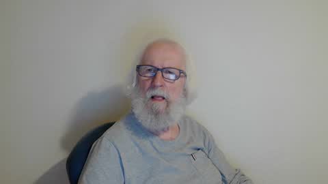 Snapshot of onanister chatting on 02.18.25 Somewhere over the rainbow online show from 02.18.25