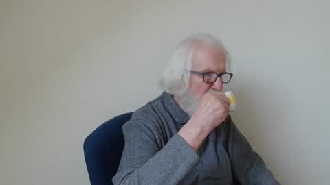 Snapshot of onanister chatting on 02.21.25 Somewhere over the rainbow online show from 02.21.25