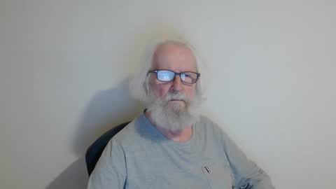 Snapshot of onanister chatting on 02.22.25 Somewhere over the rainbow online show from 02.22.25