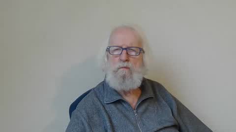 Snapshot of onanister chatting on 02.23.25 Somewhere over the rainbow online show from 02.23.25