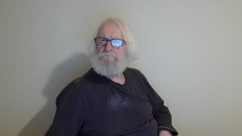 Snapshot of onanister chatting on 03.06.25 Somewhere over the rainbow online show from 03.06.25