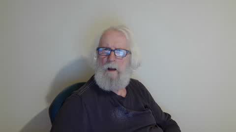 Snapshot of onanister chatting on 03.08.25 Somewhere over the rainbow online show from 03.08.25