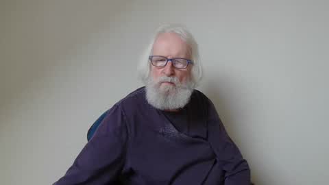 Snapshot of onanister chatting on 03.09.25 Somewhere over the rainbow online show from 03.09.25