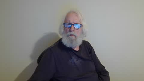 Snapshot of onanister chatting on 03.09.25 Somewhere over the rainbow online show from 03.09.25