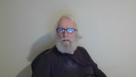 Snapshot of onanister chatting on 03.10.25 Somewhere over the rainbow online show from 03.10.25