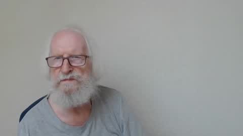 Snapshot of onanister chatting on 09.09.25 Somewhere over the rainbow online show from 09.09.25