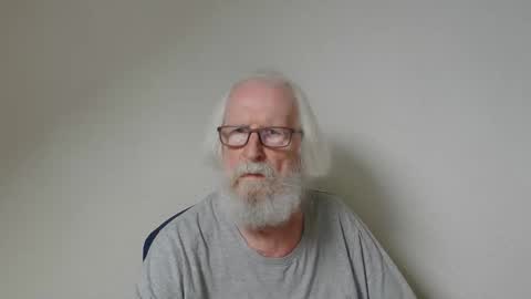 Snapshot of onanister chatting on 09.17.25 Somewhere over the rainbow online show from 09.17.25