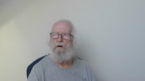 Snapshot of onanister chatting on 09.18.25 Somewhere over the rainbow online show from 09.18.25