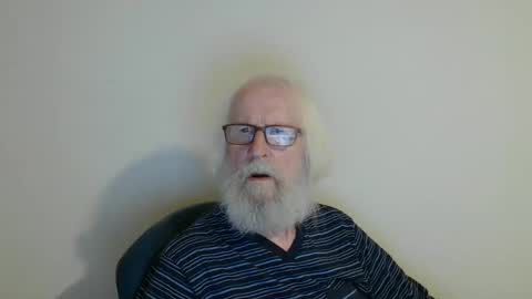 Snapshot of onanister chatting on 09.21.25 Somewhere over the rainbow online show from 09.21.25