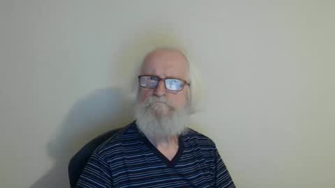 Snapshot of onanister chatting on 09.23.25 Somewhere over the rainbow online show from 09.23.25