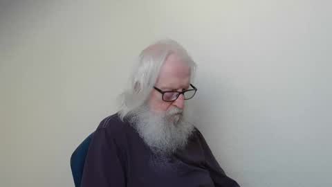 Snapshot of onanister chatting on 04.25.26 Somewhere over the rainbow online show from 04.25.26