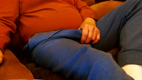 Snapshot of onehanglow chatting on 02.15.26 Butch online show from 02.15.26