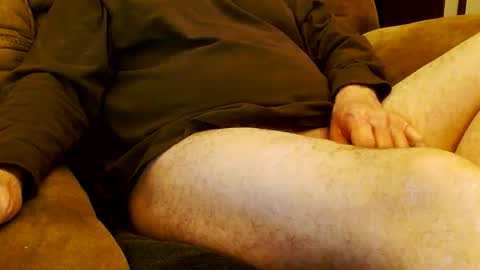 Snapshot of onehanglow chatting on 02.18.26 Butch online show from 02.18.26