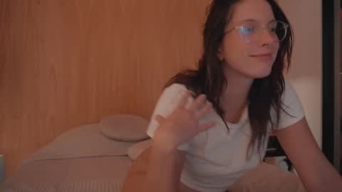 Snapshot of onelittlemermaid chatting on 12.11.24 Ariel online show from 12.11.24