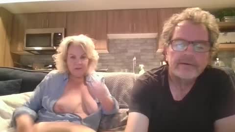 couple mature milf bigboobs curvy mommydaddy online show from 01.10.25