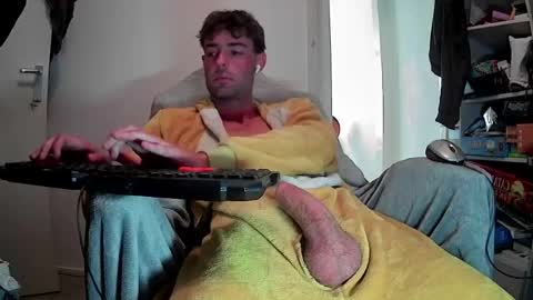 Snapshot of onesieboyx chatting on 05.27.26 onesieboyx online show from 05.27.26