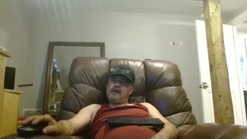 Snapshot of onewayallday chatting on 03.04.25 onewaykenny online show from 03.04.25