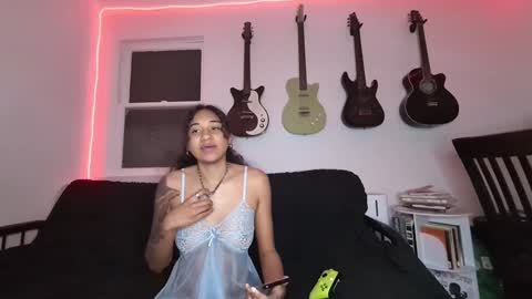 Snapshot of onlystrings chatting on 02.08.25 Duo online show from 02.08.25