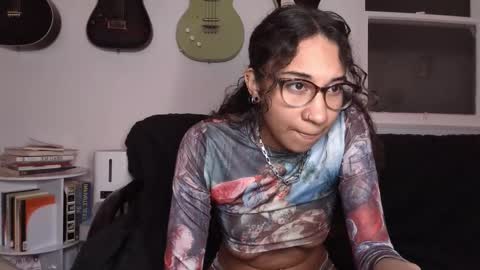 Snapshot of onlystrings chatting on 02.09.25 Duo online show from 02.09.25