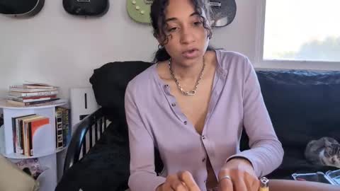 Snapshot of onlystrings chatting on 02.12.25 Duo online show from 02.12.25