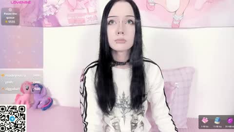 Ophelia online show from 04.08.26