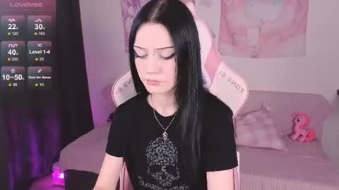 Snapshot of ophelia_amber chatting on 06.19.26 Ophelia online show from 06.19.26