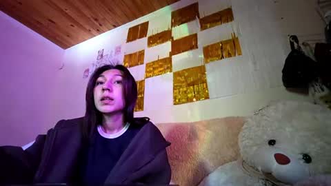 Snapshot of oraandreoni chatting on 06.21.26 Keyka online show from 06.21.26