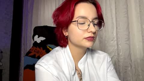 Snapshot of orahisle chatting on 10.18.25 Thea online show from 10.18.25