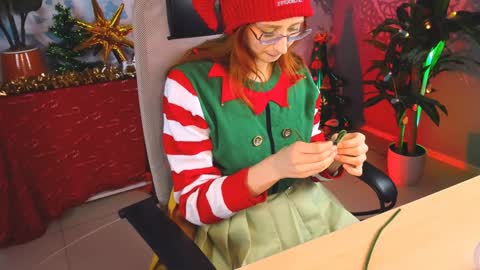 Snapshot of orianna_blade chatting on 12.25.24 Orianna - Hi Im into geek culture cosplay crafting LARP games. Shall we play DnD online show from 12.25.24