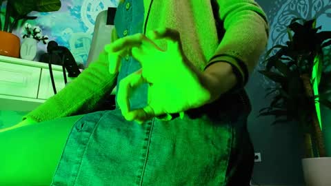 Snapshot of orianna_blade chatting on 12.30.24 Orianna - Hi Im into geek culture cosplay crafting LARP games. Shall we play DnD online show from 12.30.24