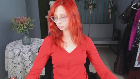 Snapshot of orianna_blade chatting on 01.13.25 Orianna - Hi Im into geek culture cosplay crafting LARP games. Shall we play DnD online show from 01.13.25