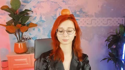 Snapshot of orianna_blade chatting on 01.22.25 Orianna - Hi Im into geek culture cosplay crafting LARP games. Shall we play DnD online show from 01.22.25