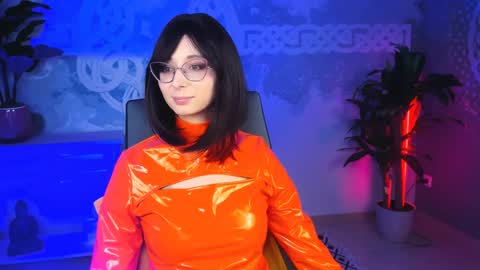 Snapshot of orianna_blade chatting on 02.02.25 Orianna - Hi Im into geek culture cosplay crafting LARP games. Shall we play DnD online show from 02.02.25
