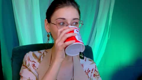 Snapshot of orianna_blade chatting on 10.10.25 Orianna - Hi Im into geek culture cosplay crafting LARP games. Shall we play DnD online show from 10.10.25
