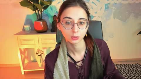 Snapshot of orianna_blade chatting on 10.17.25 Orianna - Hi Im into geek culture cosplay crafting LARP games. Shall we play DnD online show from 10.17.25