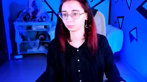 Snapshot of orianna_blade chatting on 10.31.25 Orianna - Hi Im into geek culture cosplay crafting LARP games. Shall we play DnD online show from 10.31.25