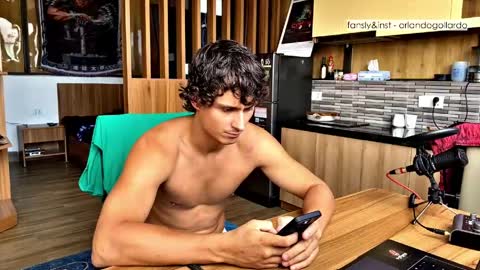 Snapshot of orlando__bloom chatting on 05.04.26 Fansly and Instagram - online show from 05.04.26