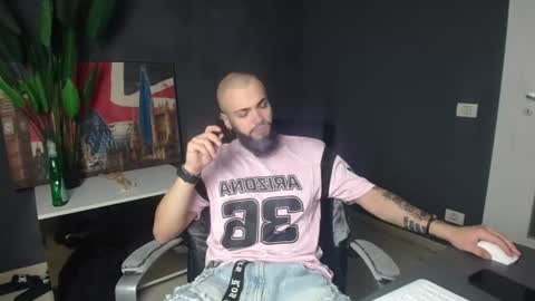 Snapshot of oscarwills chatting on 06.14.26 OscarWills online show from 06.14.26