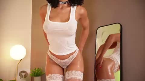 Snapshot of oshun_25 chatting on 06.20.26 Oshun online show from 06.20.26
