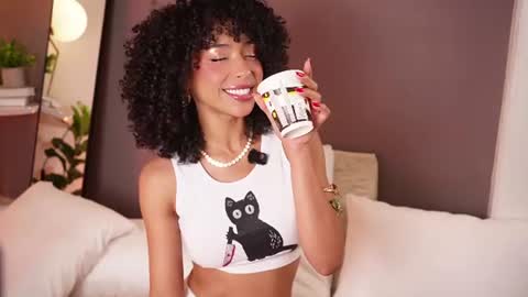 Snapshot of oshun_25 chatting on 06.26.26 Oshun online show from 06.26.26