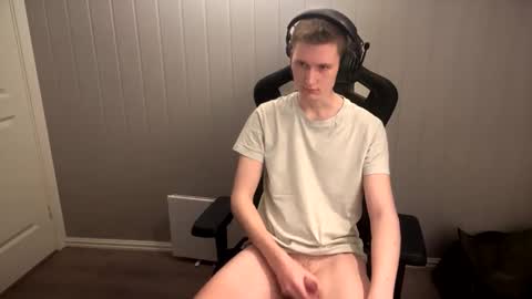 Snapshot of oskarlk chatting on 03.01.25 Oskar online show from 03.01.25