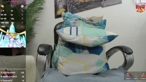 Snapshot of oso_gael chatting on 12.17.24 Bear Gael online show from 12.17.24