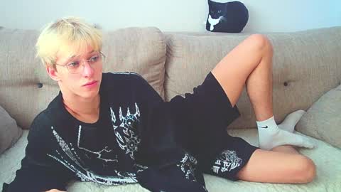 Snapshot of ostin_meoww chatting on 12.10.24 Ostin online show from 12.10.24