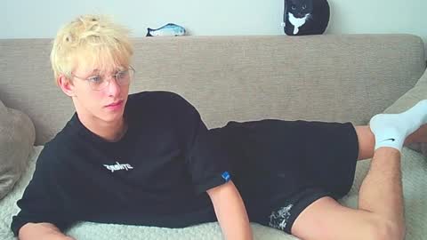 Snapshot of ostin_meoww chatting on 12.17.24 Ostin online show from 12.17.24