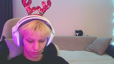 Snapshot of ostin_meoww chatting on 12.18.24 Ostin online show from 12.18.24